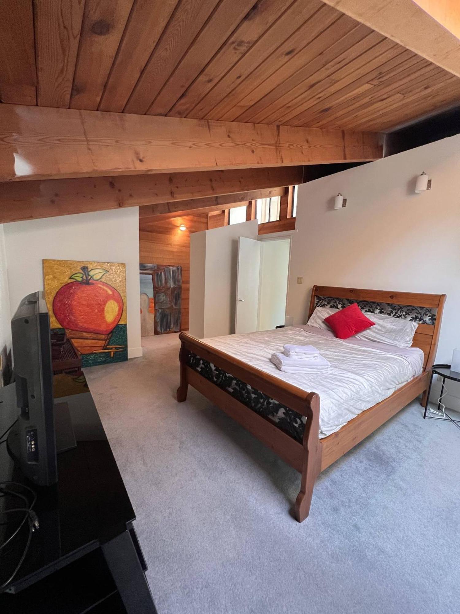 Cypress: Private Bedroom/Bathroom/Office, With Shared Pool, Hot Tub North Vancouver Exterior photo