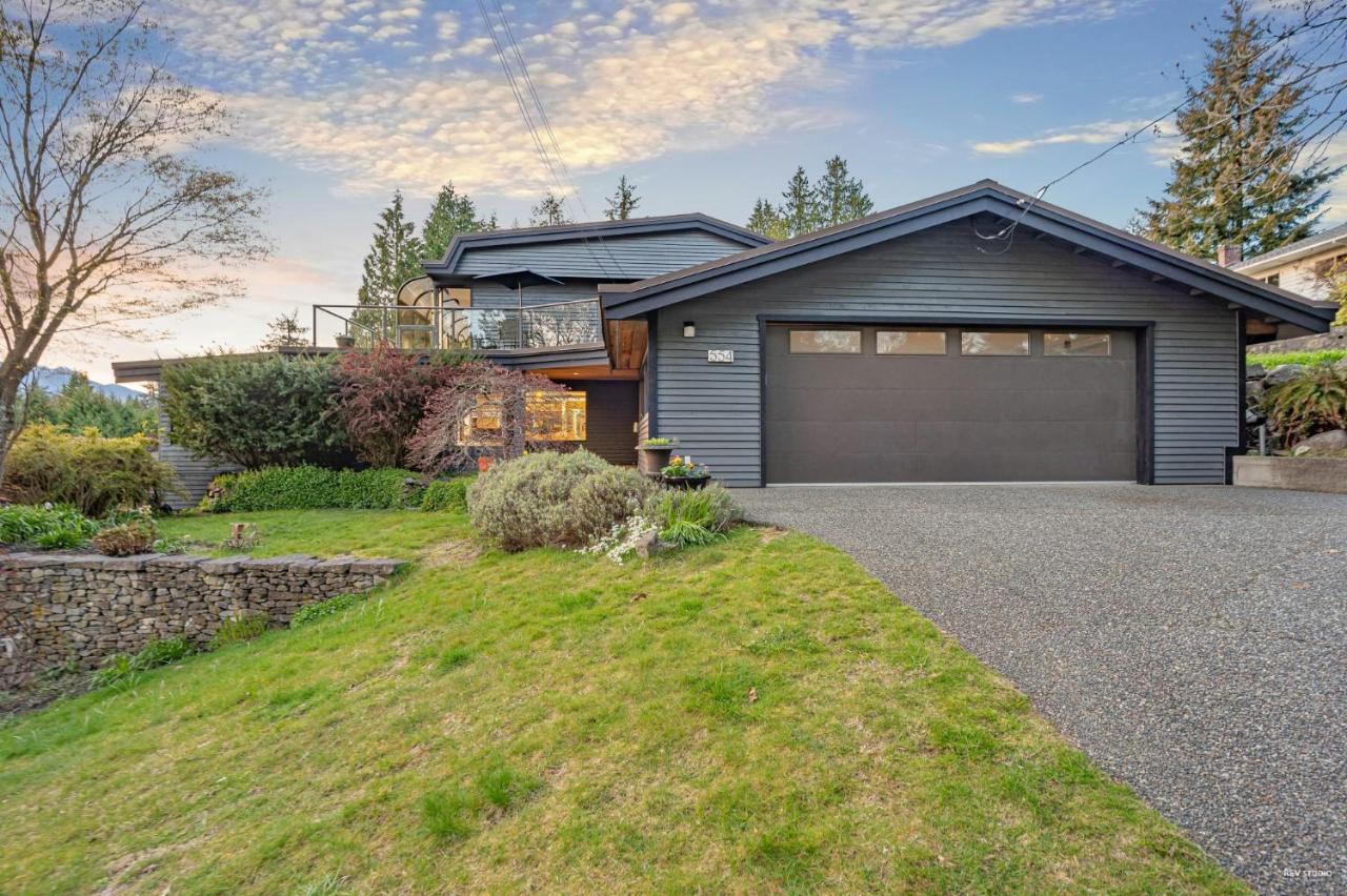 Cypress: Private Bedroom/Bathroom/Office, With Shared Pool, Hot Tub North Vancouver Exterior photo