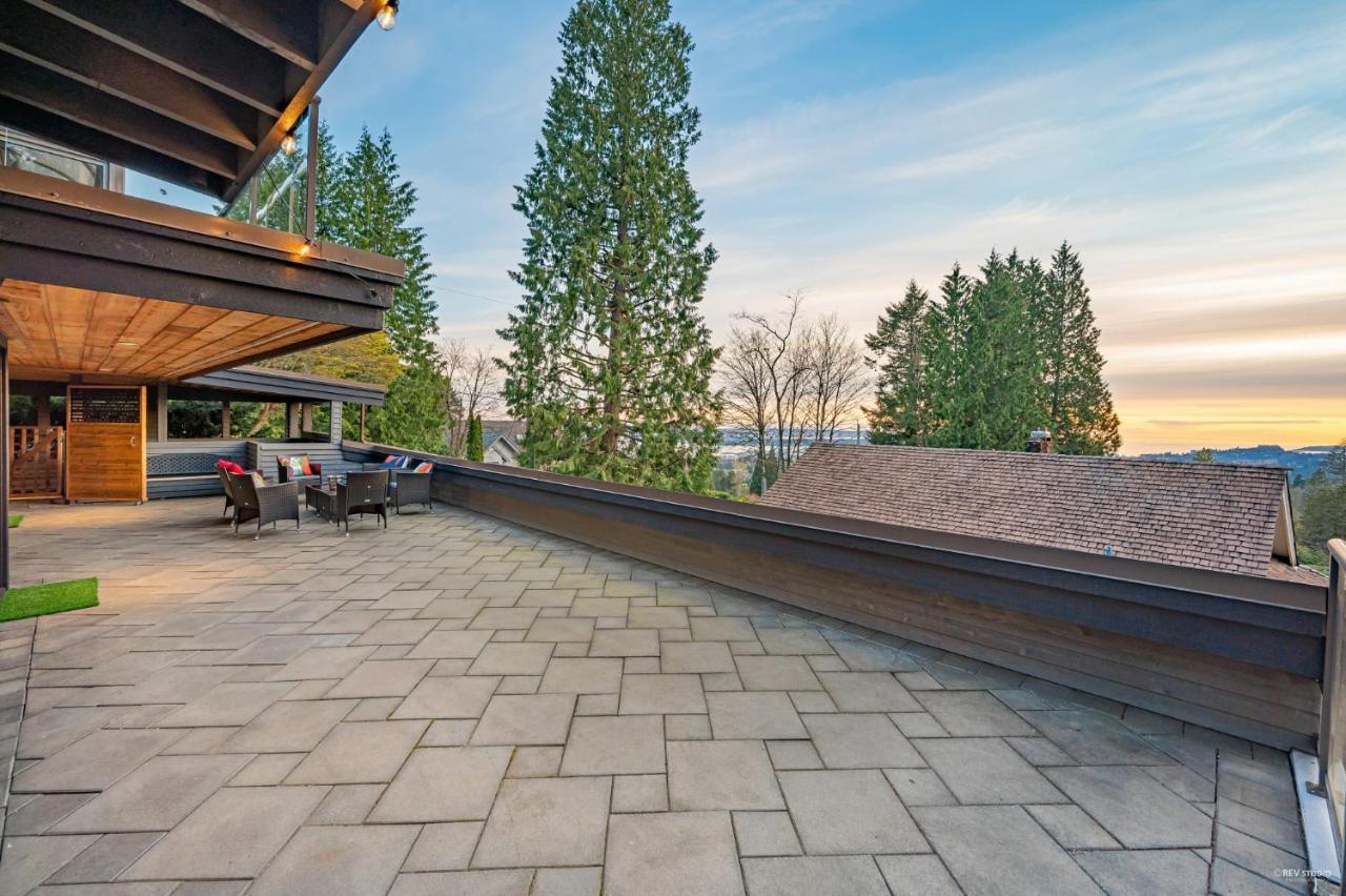 Cypress: Private Bedroom/Bathroom/Office, With Shared Pool, Hot Tub North Vancouver Exterior photo