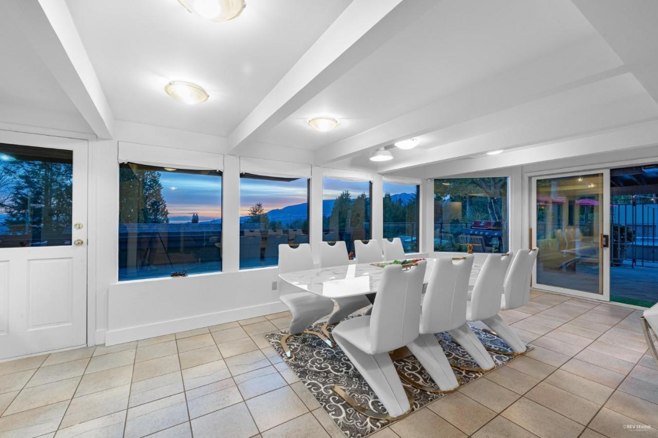 Cypress: Private Bedroom/Bathroom/Office, With Shared Pool, Hot Tub North Vancouver Exterior photo