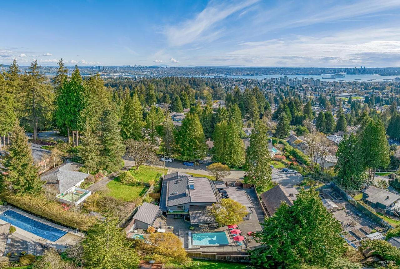 Cypress: Private Bedroom/Bathroom/Office, With Shared Pool, Hot Tub North Vancouver Exterior photo