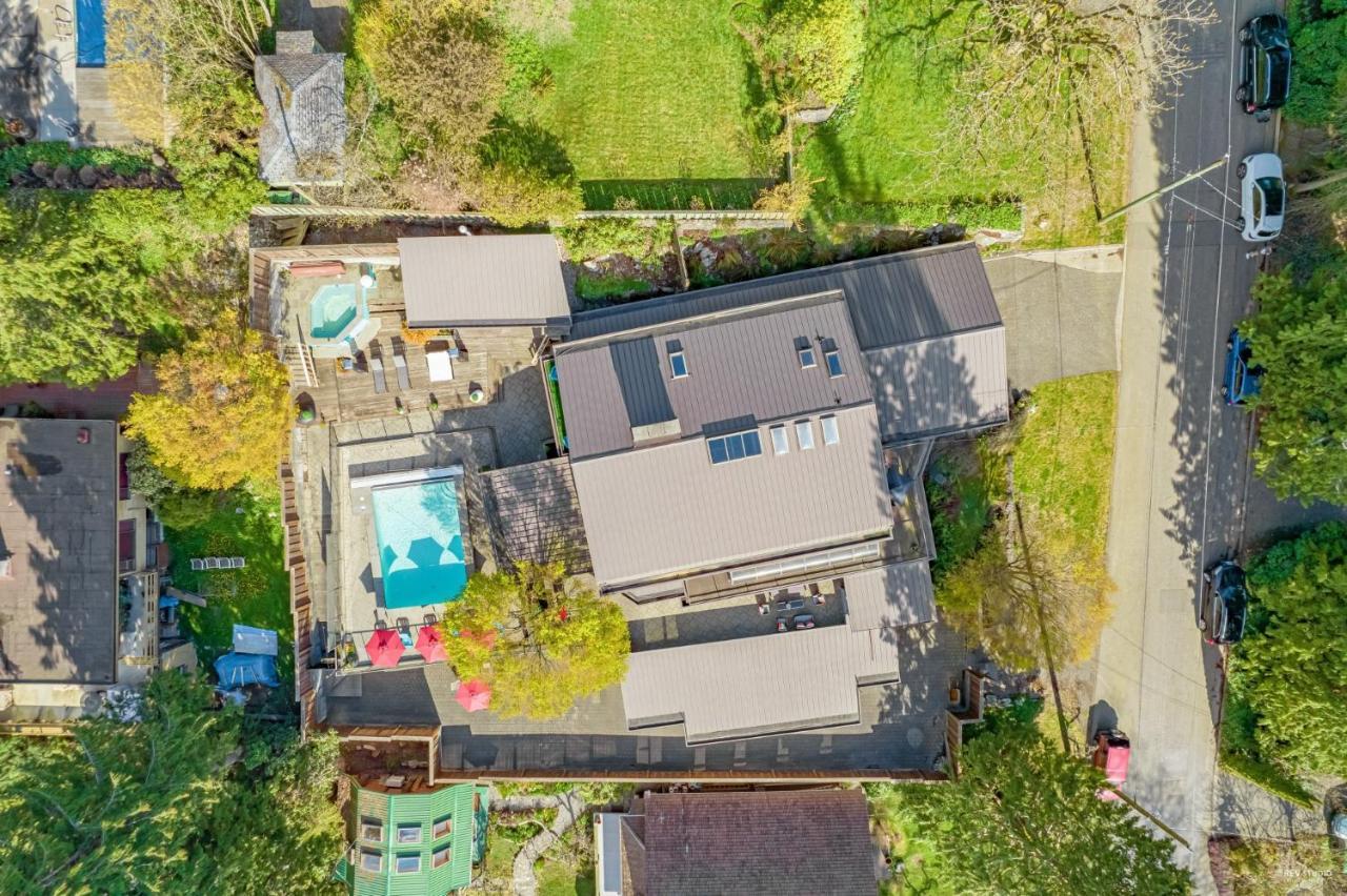 Cypress: Private Bedroom/Bathroom/Office, With Shared Pool, Hot Tub North Vancouver Exterior photo