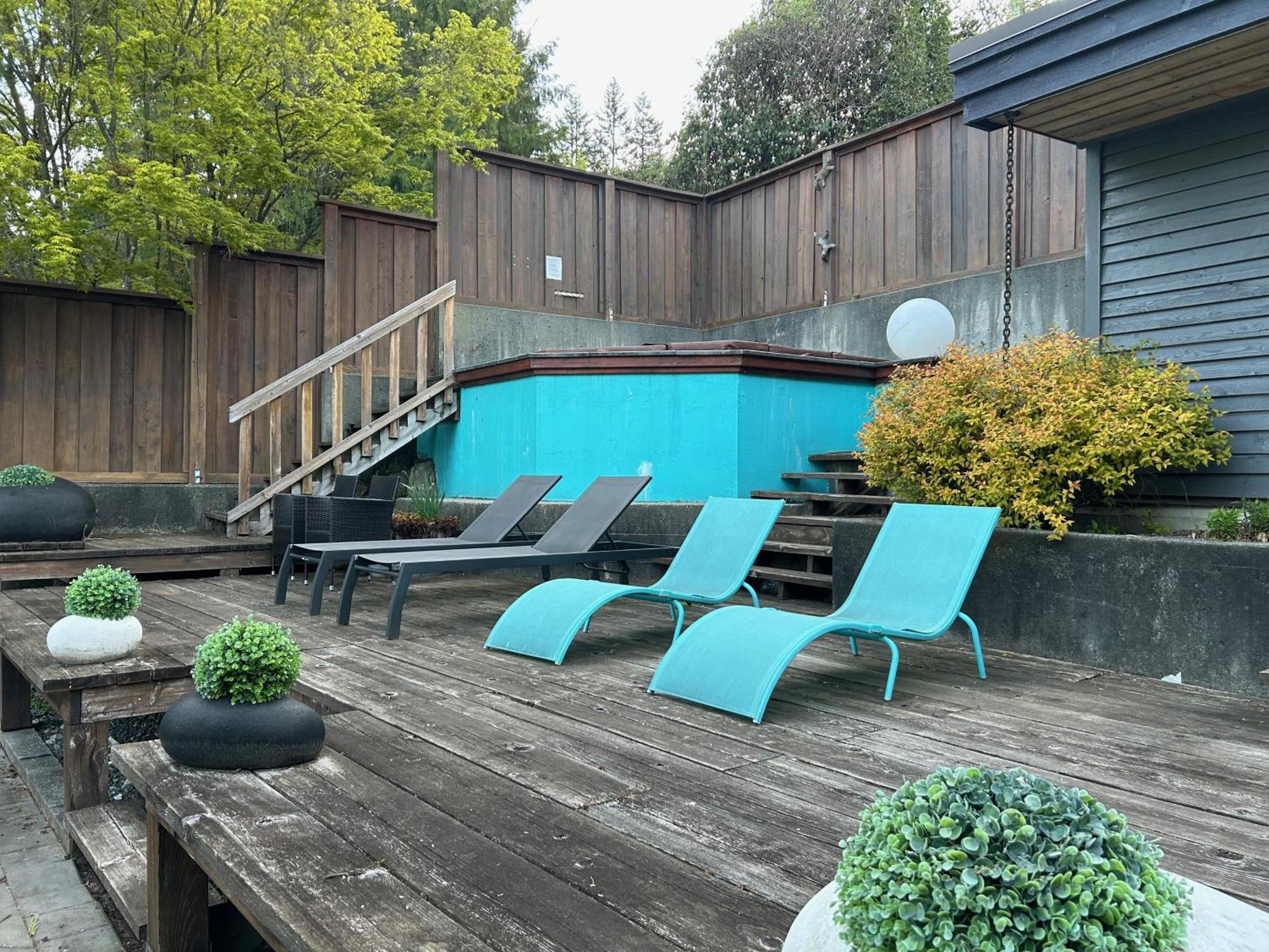 Cypress: Private Bedroom/Bathroom/Office, With Shared Pool, Hot Tub North Vancouver Exterior photo