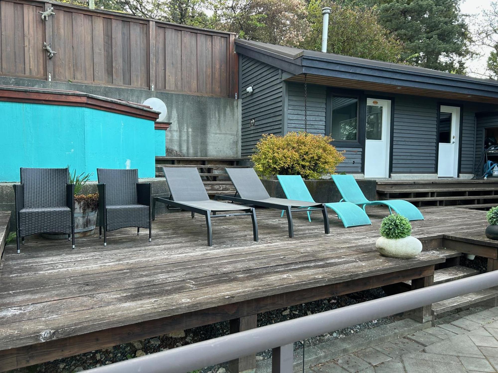 Cypress: Private Bedroom/Bathroom/Office, With Shared Pool, Hot Tub North Vancouver Exterior photo