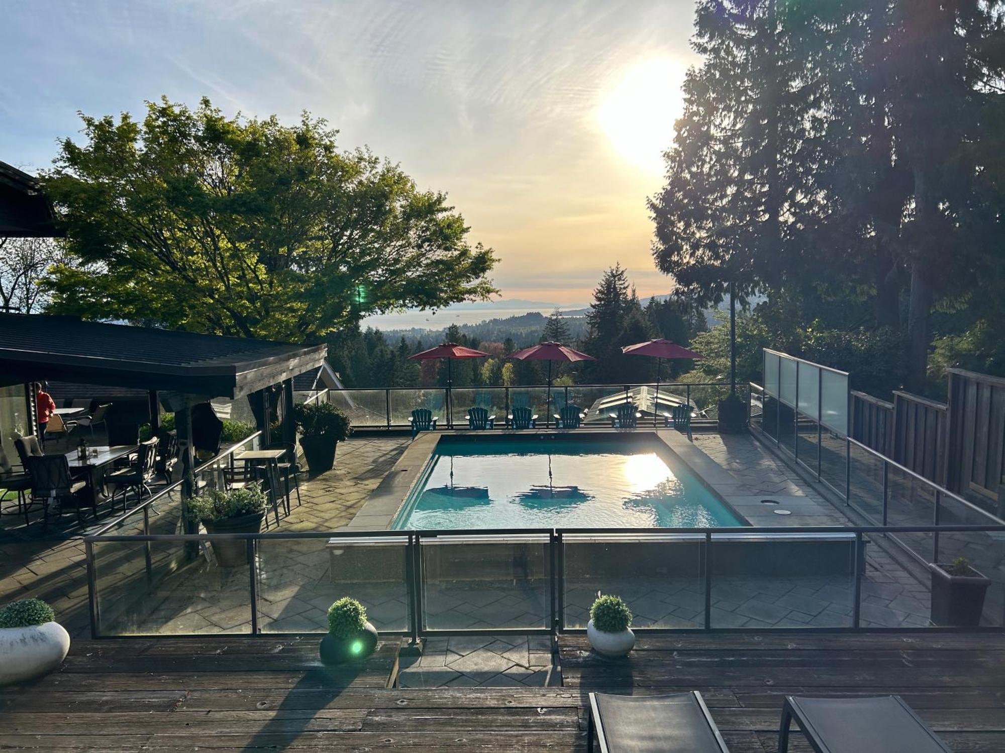 Cypress: Private Bedroom/Bathroom/Office, With Shared Pool, Hot Tub North Vancouver Exterior photo