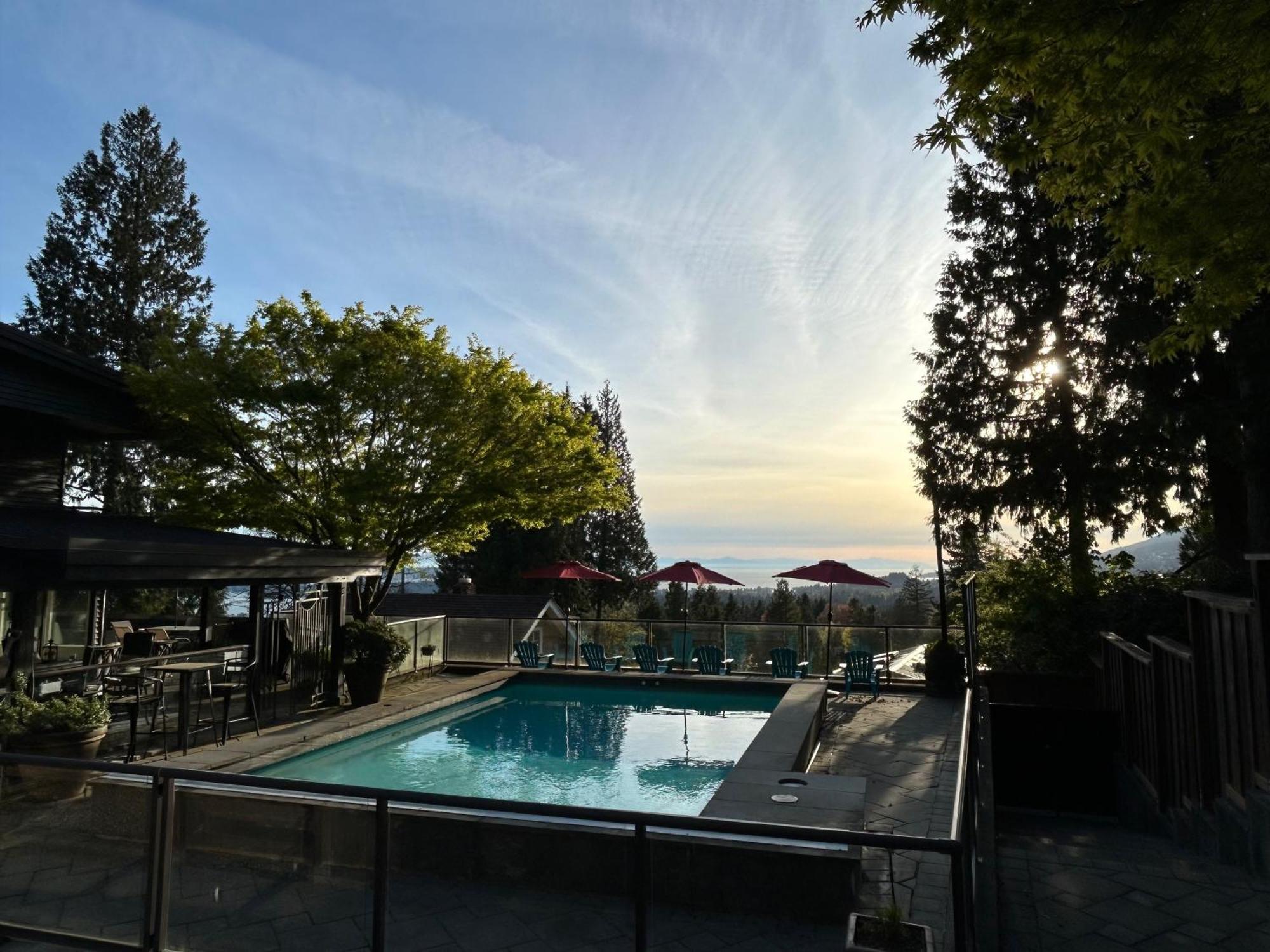 Cypress: Private Bedroom/Bathroom/Office, With Shared Pool, Hot Tub North Vancouver Exterior photo