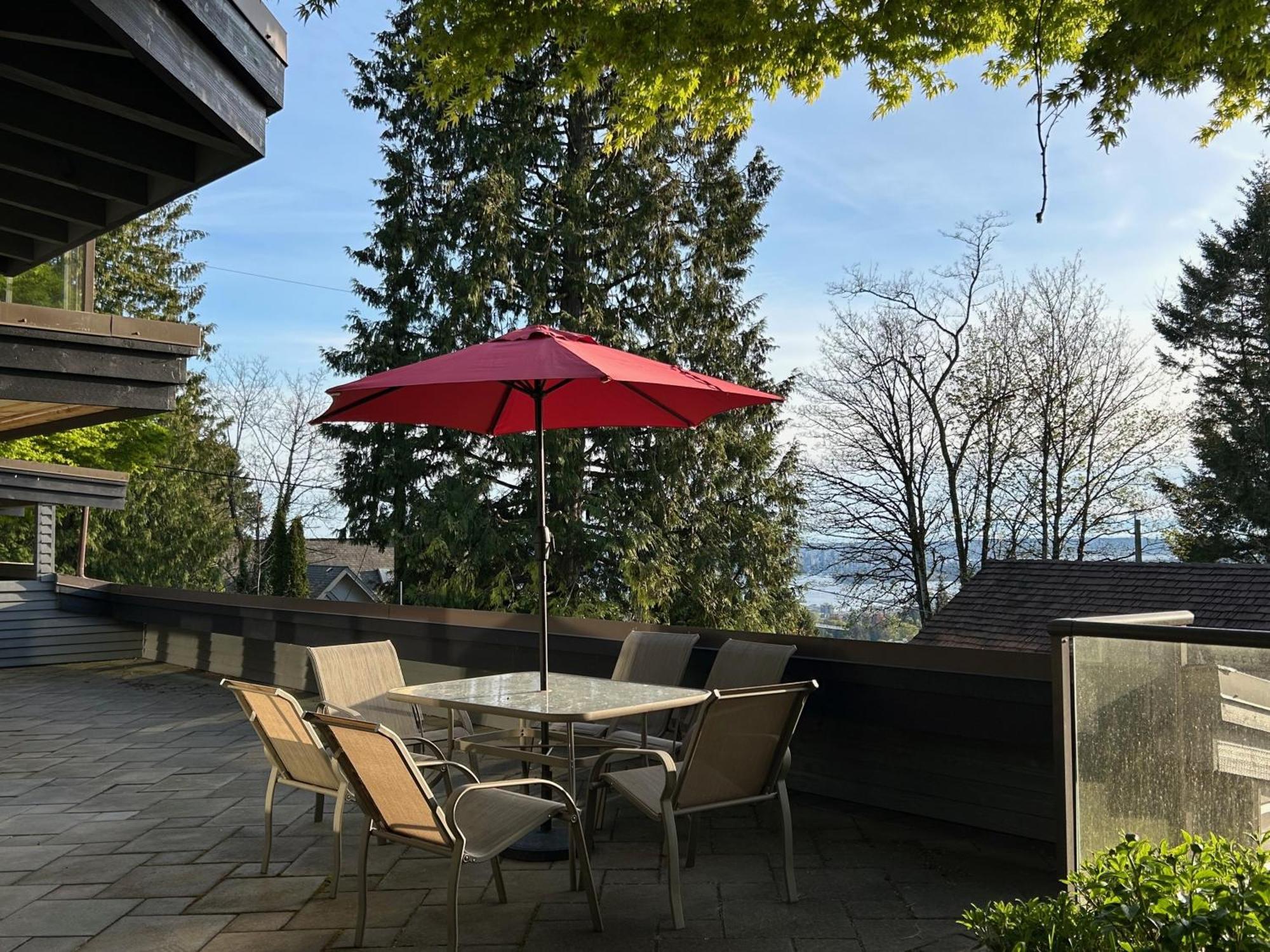 Cypress: Private Bedroom/Bathroom/Office, With Shared Pool, Hot Tub North Vancouver Exterior photo