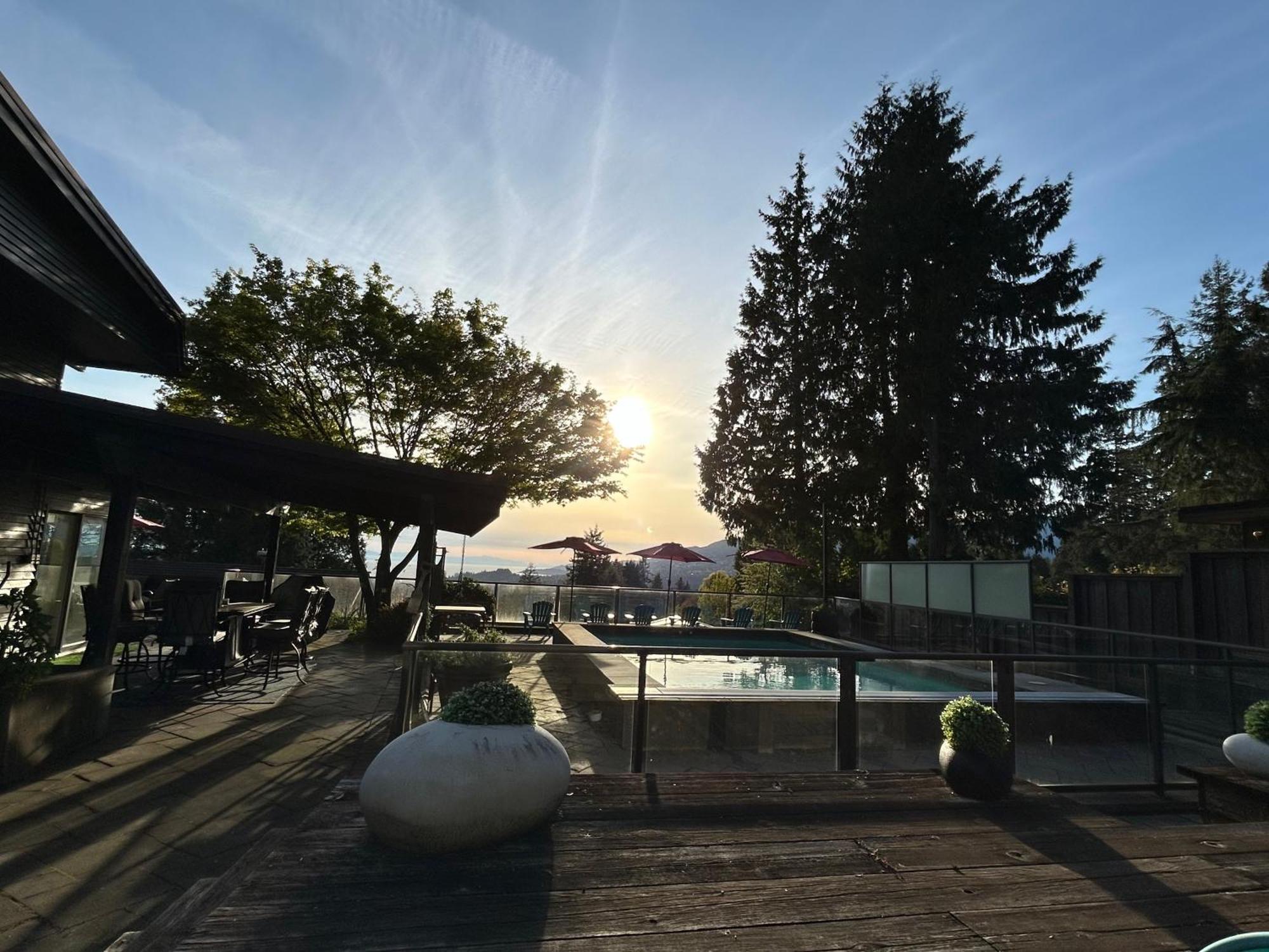 Cypress: Private Bedroom/Bathroom/Office, With Shared Pool, Hot Tub North Vancouver Exterior photo
