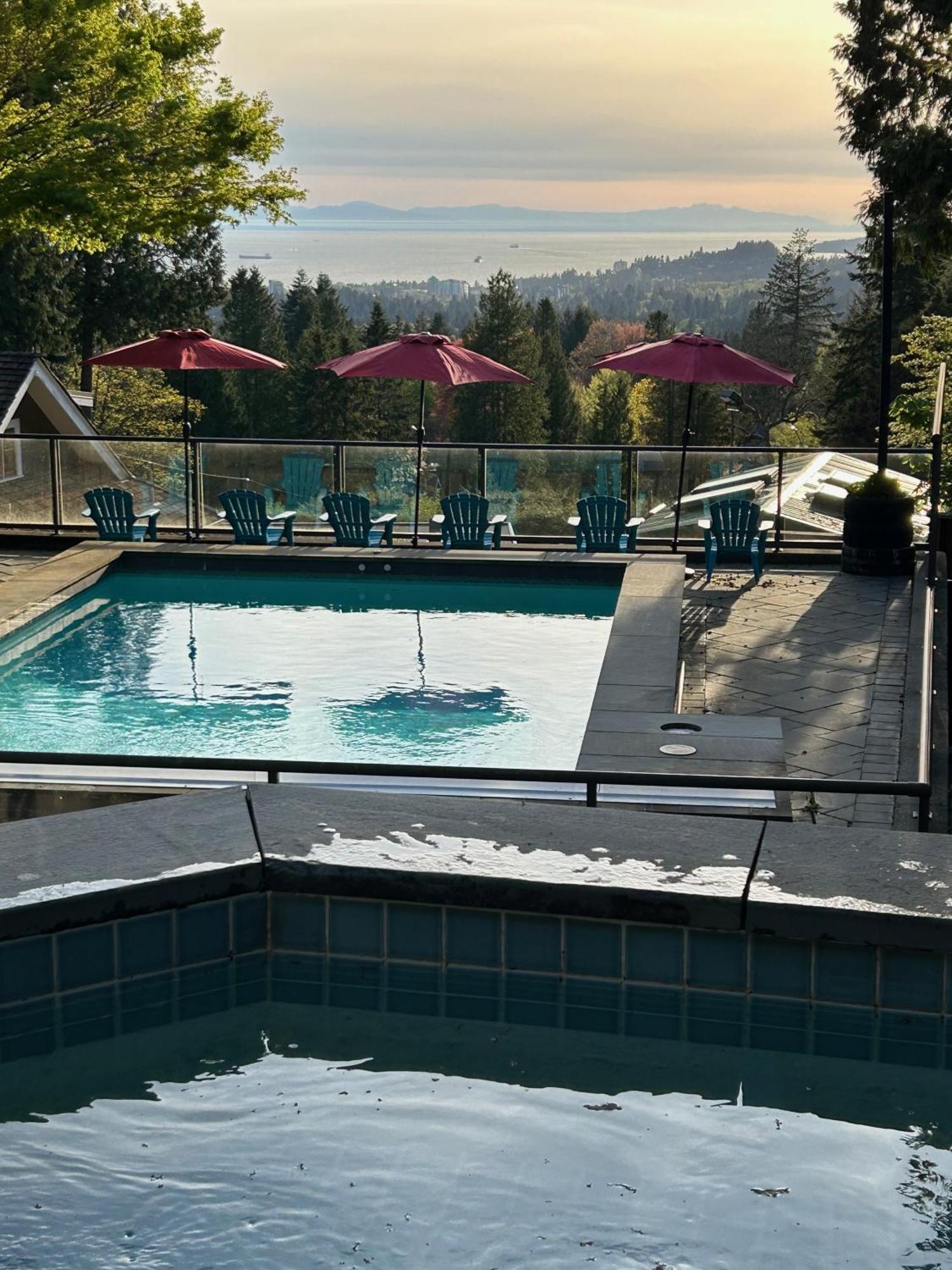 Cypress: Private Bedroom/Bathroom/Office, With Shared Pool, Hot Tub North Vancouver Exterior photo