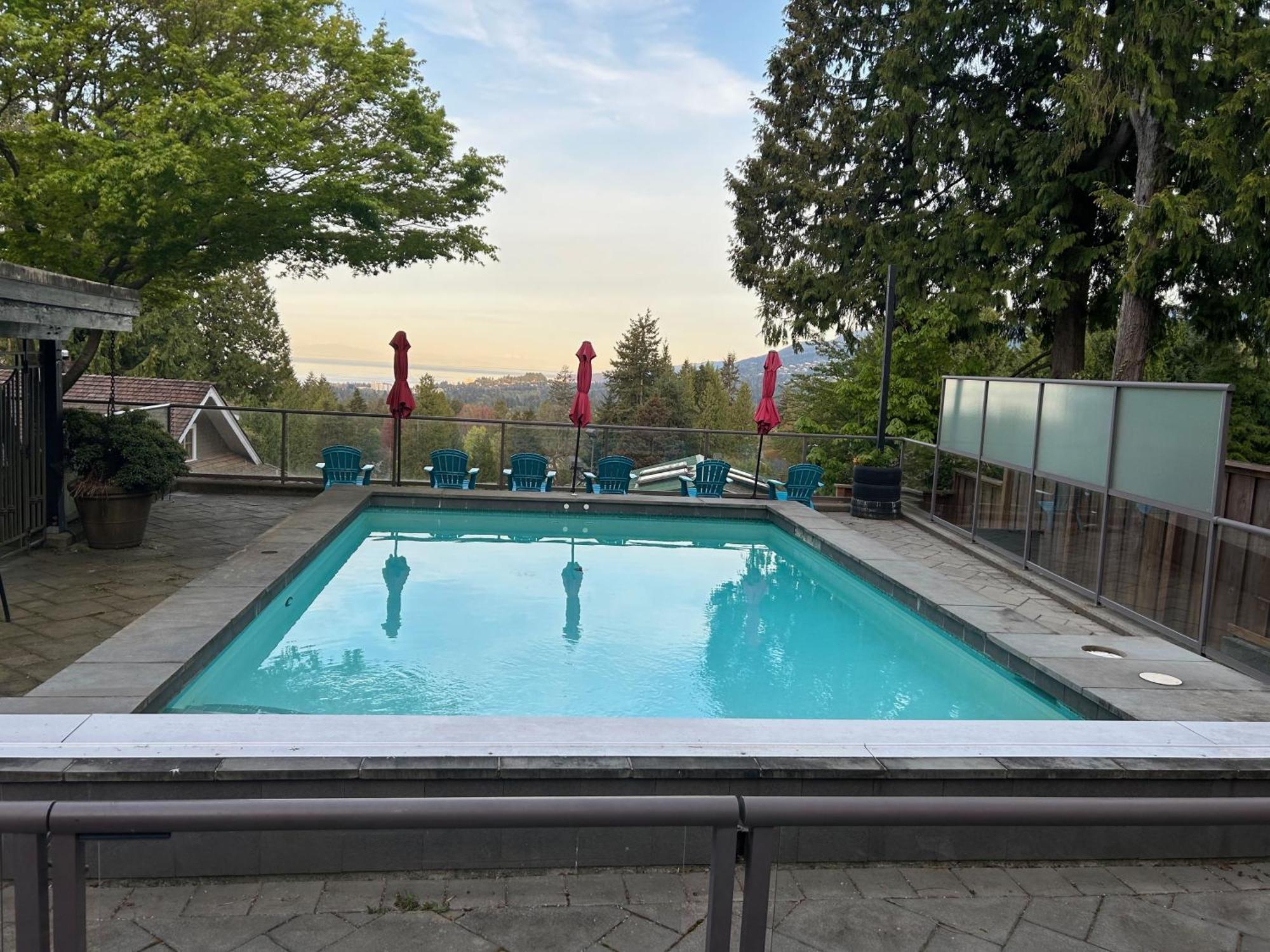Cypress: Private Bedroom/Bathroom/Office, With Shared Pool, Hot Tub North Vancouver Exterior photo