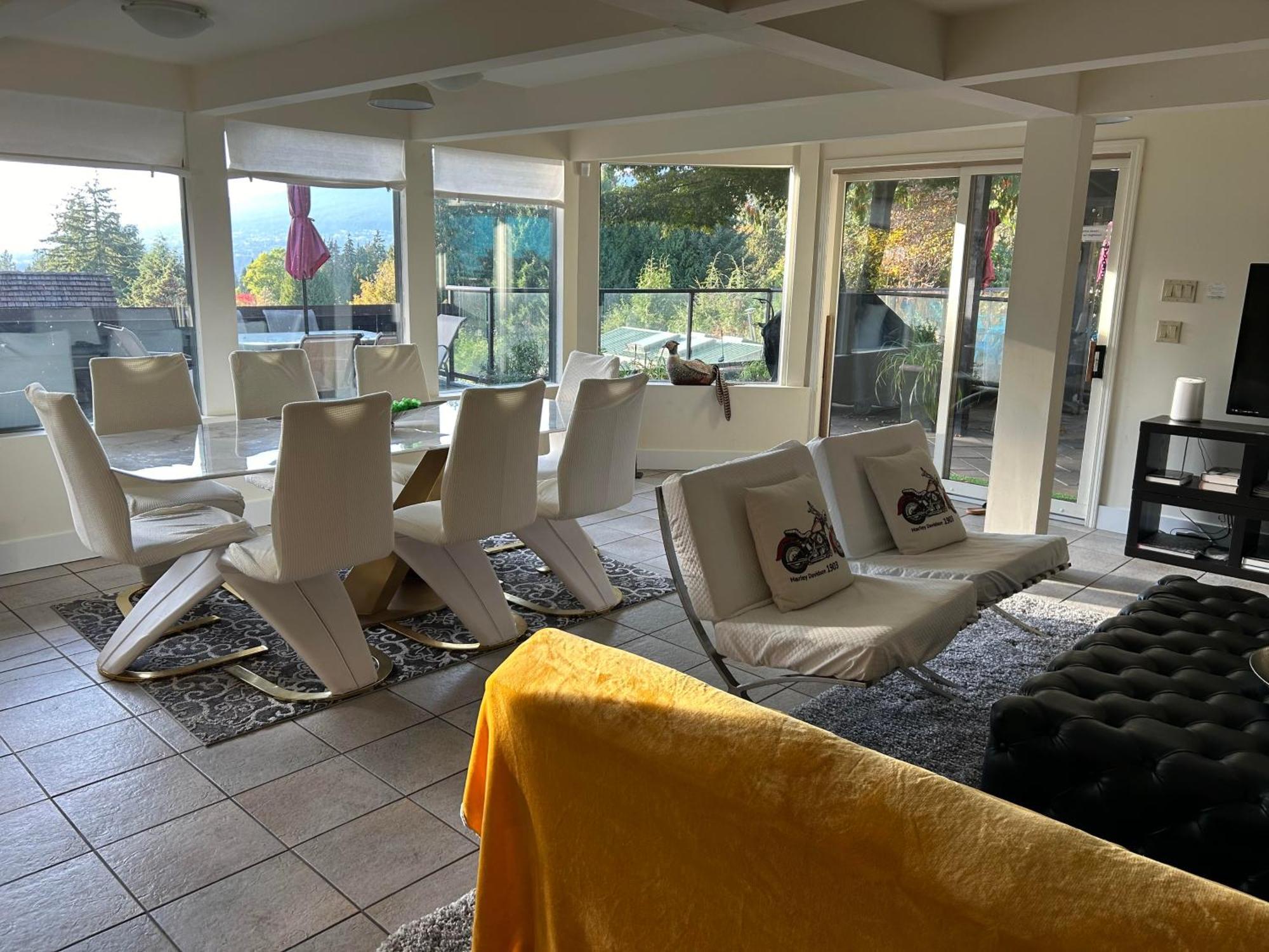 Cypress: Private Bedroom/Bathroom/Office, With Shared Pool, Hot Tub North Vancouver Exterior photo