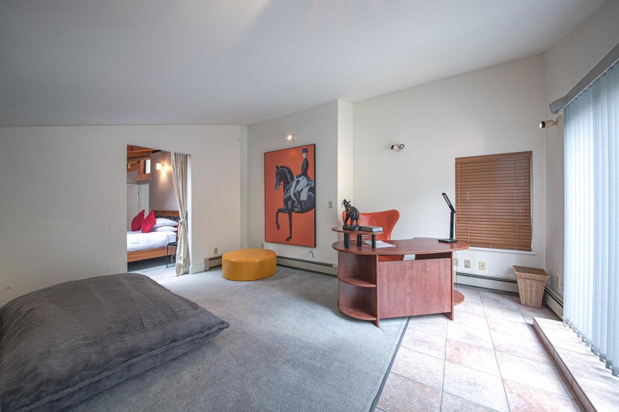 Cypress: Private Bedroom/Bathroom/Office, With Shared Pool, Hot Tub North Vancouver Exterior photo