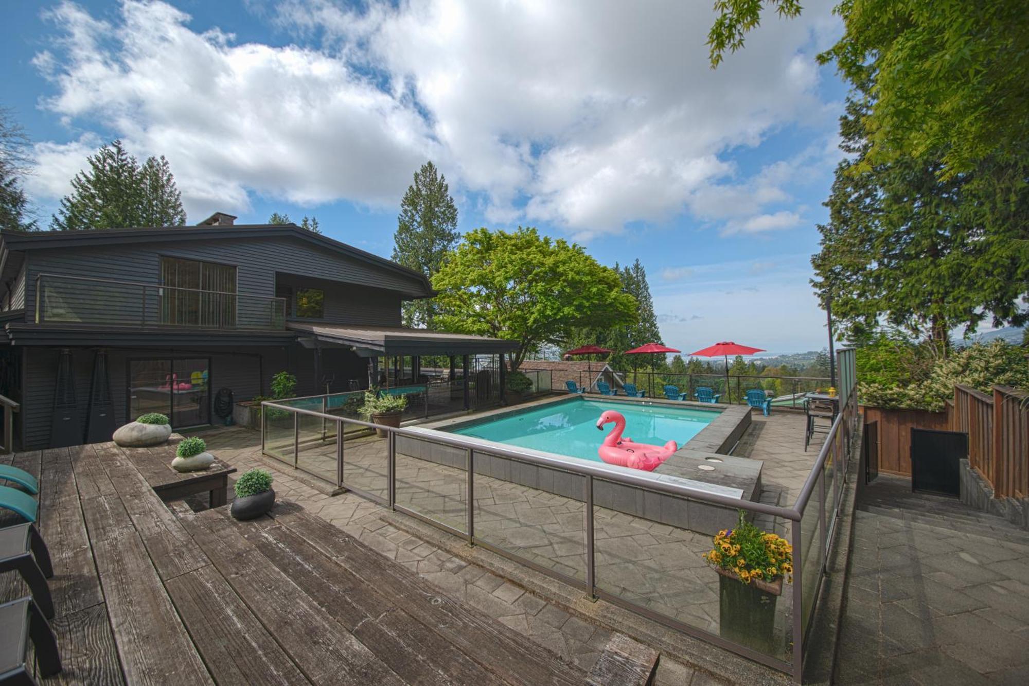 Cypress: Private Bedroom/Bathroom/Office, With Shared Pool, Hot Tub North Vancouver Exterior photo