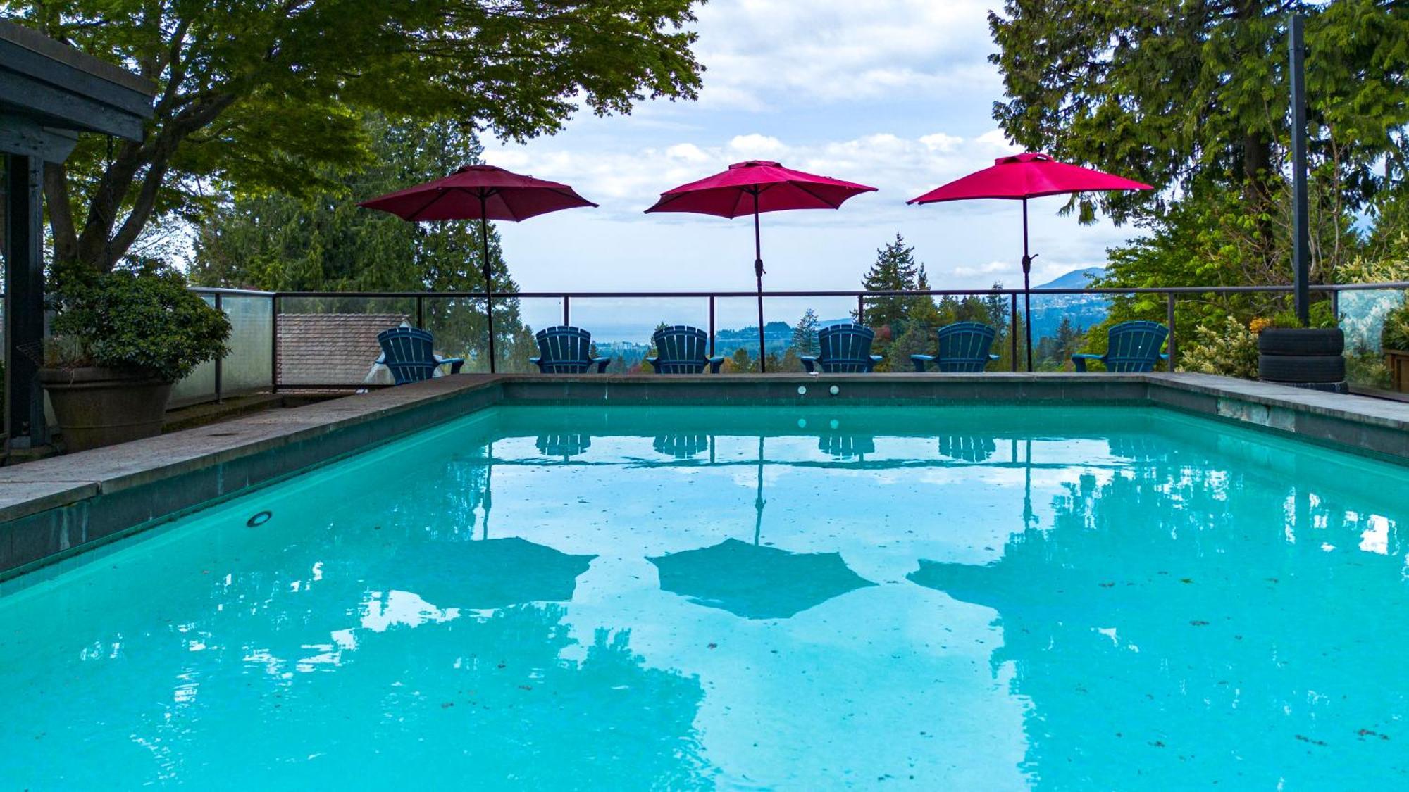 Cypress: Private Bedroom/Bathroom/Office, With Shared Pool, Hot Tub North Vancouver Exterior photo