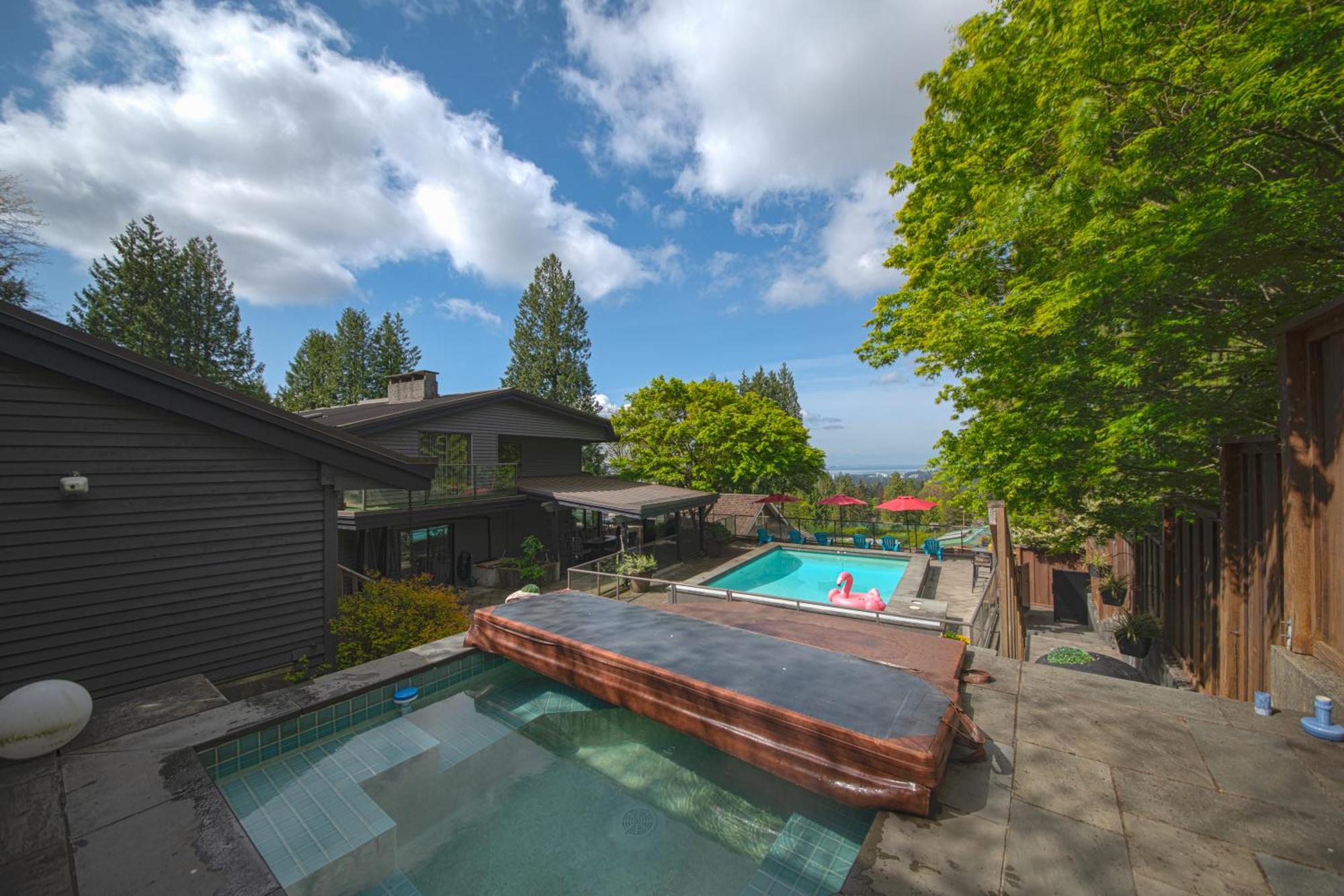 Cypress: Private Bedroom/Bathroom/Office, With Shared Pool, Hot Tub North Vancouver Exterior photo