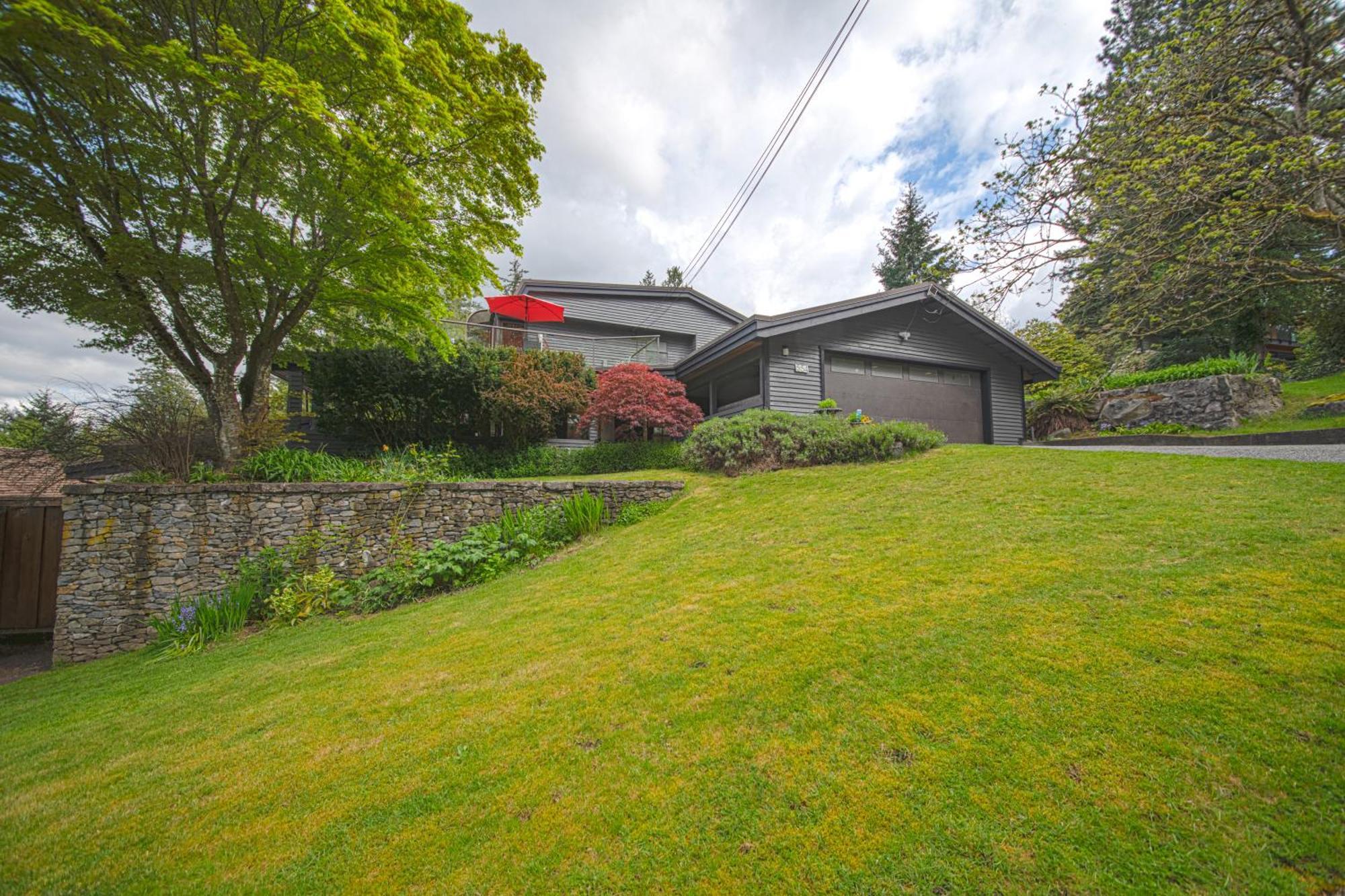 Cypress: Private Bedroom/Bathroom/Office, With Shared Pool, Hot Tub North Vancouver Exterior photo