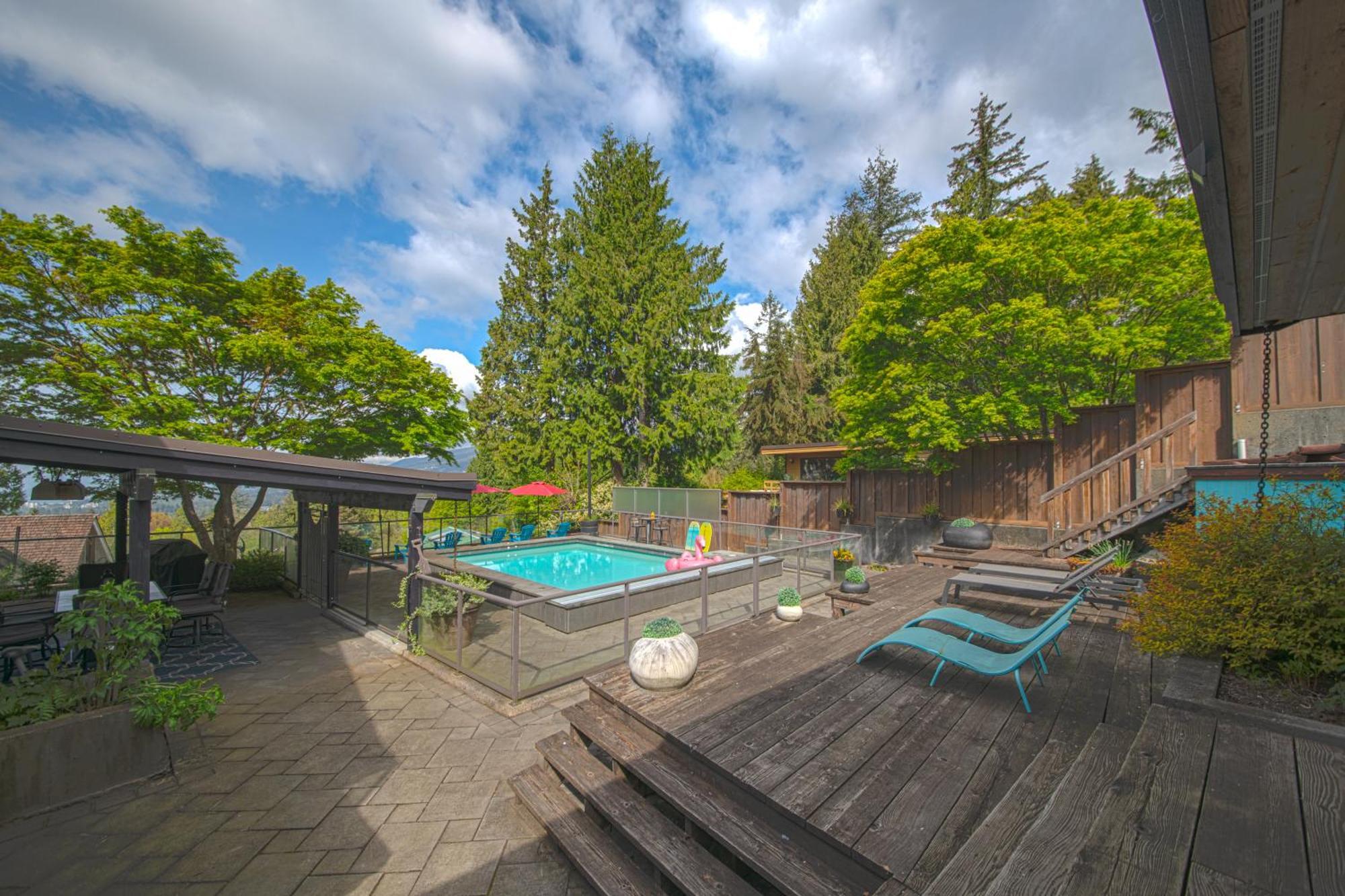 Cypress: Private Bedroom/Bathroom/Office, With Shared Pool, Hot Tub North Vancouver Exterior photo